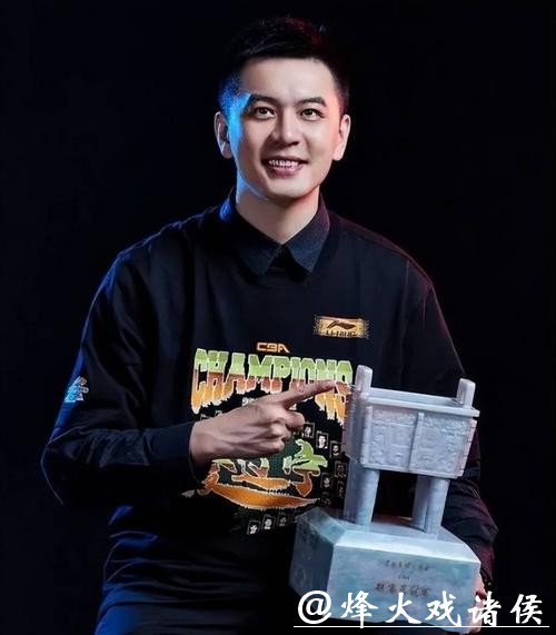 CBA最帅的教练也下课了！辽宁男篮宣布杨鸣因个人身体原因辞职