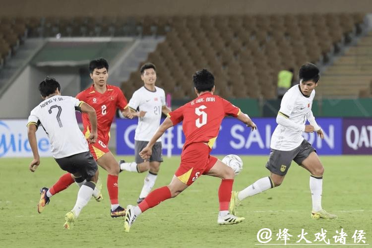 向余望关键进球助U23国足进决赛，父亲喝酒庆祝到早上